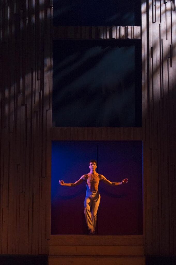 K1024 babel torre viva